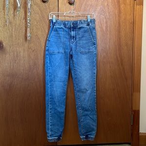 American Eagle Next level stretch Jean joggers. Size 4 regular